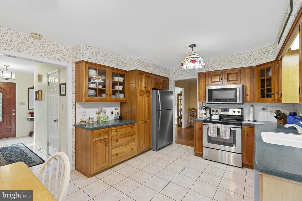 3700 Woodridge Dr