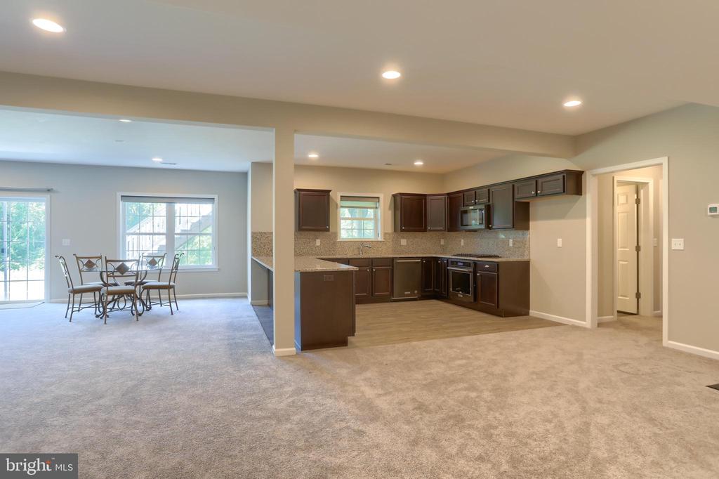 125 Willow Creek Ln
