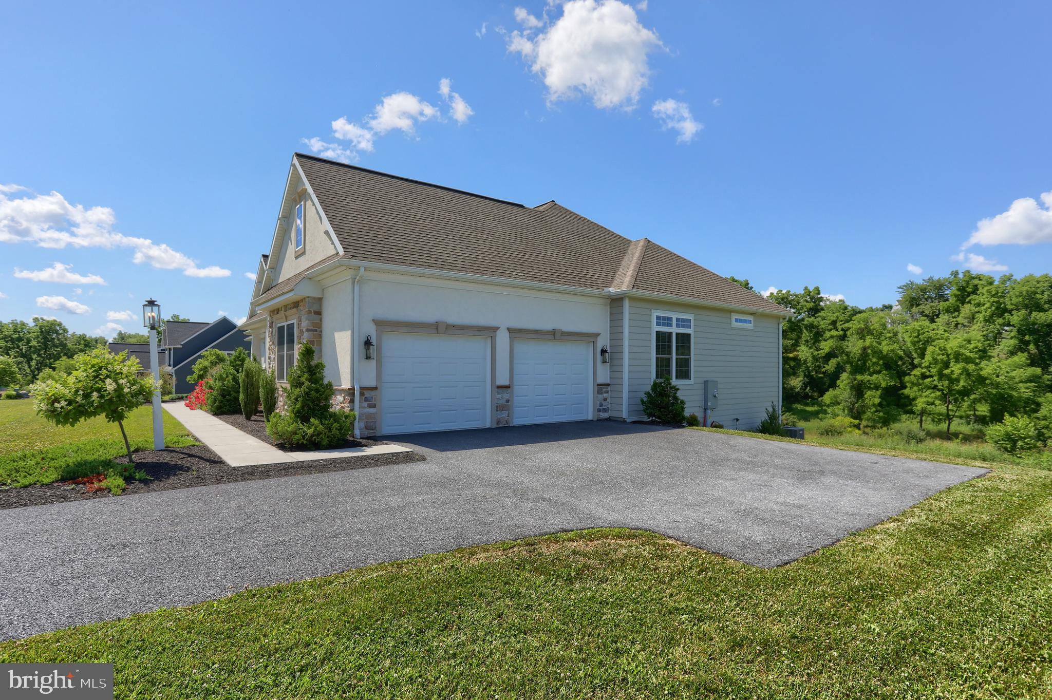 125 Willow Creek Ln