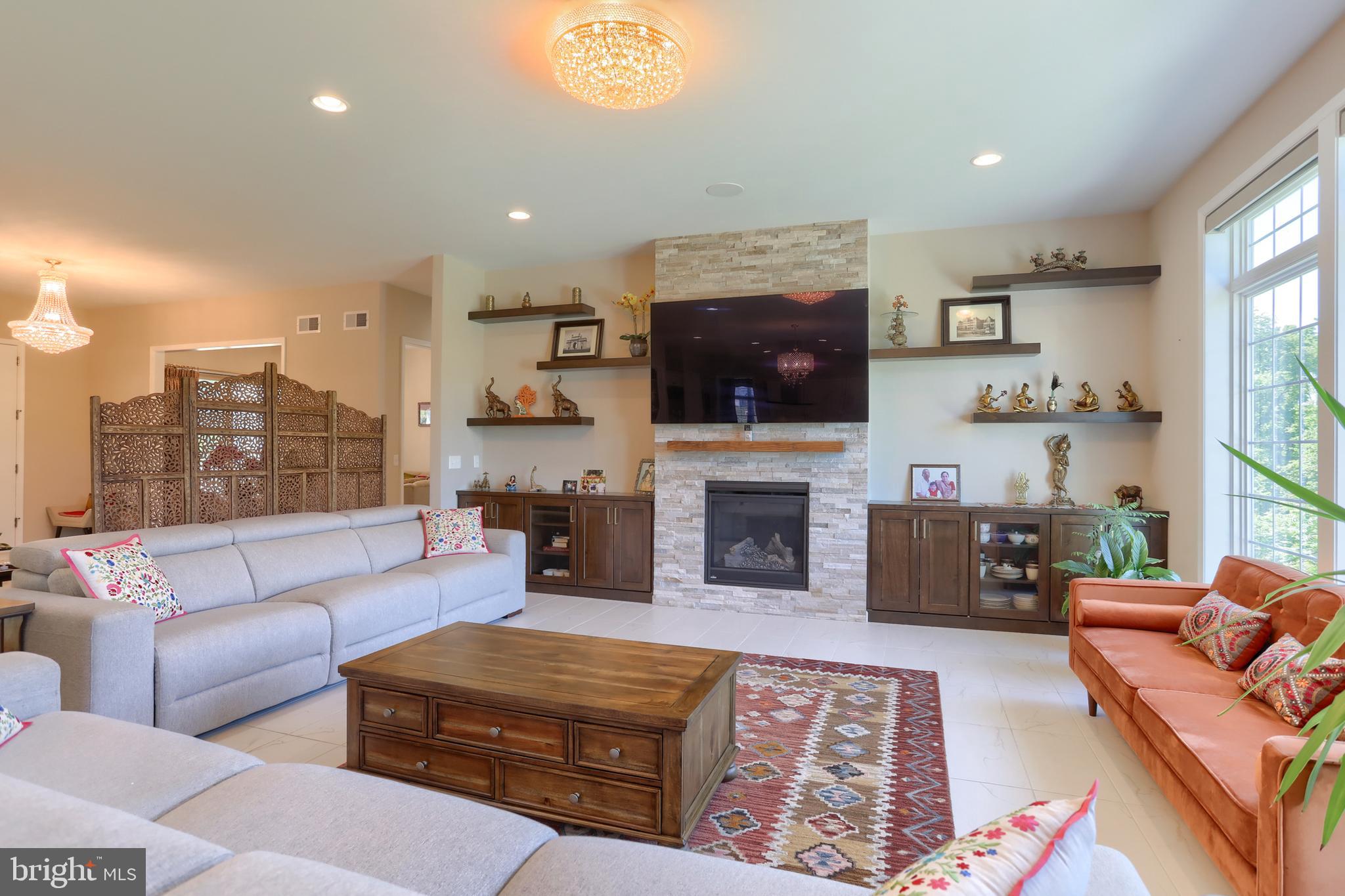 125 Willow Creek Ln