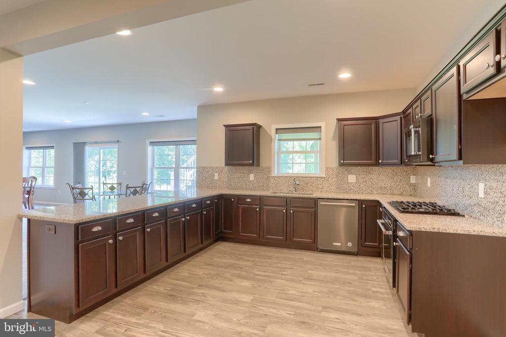 125 Willow Creek Ln