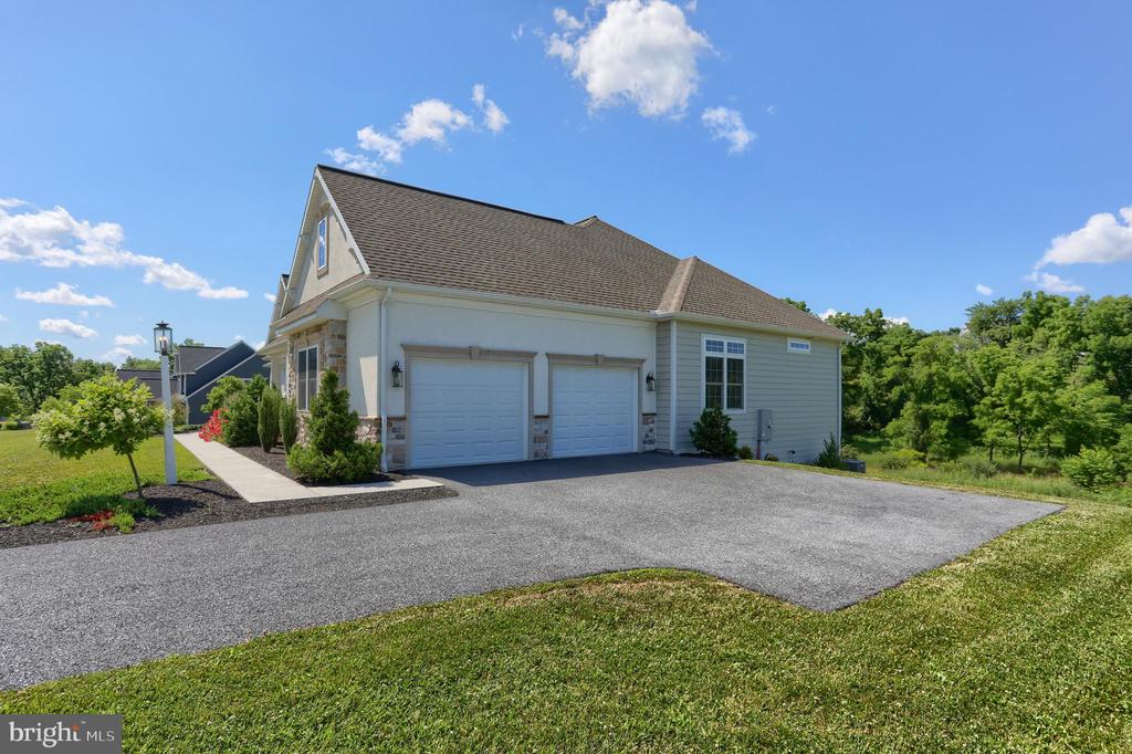125 Willow Creek Ln