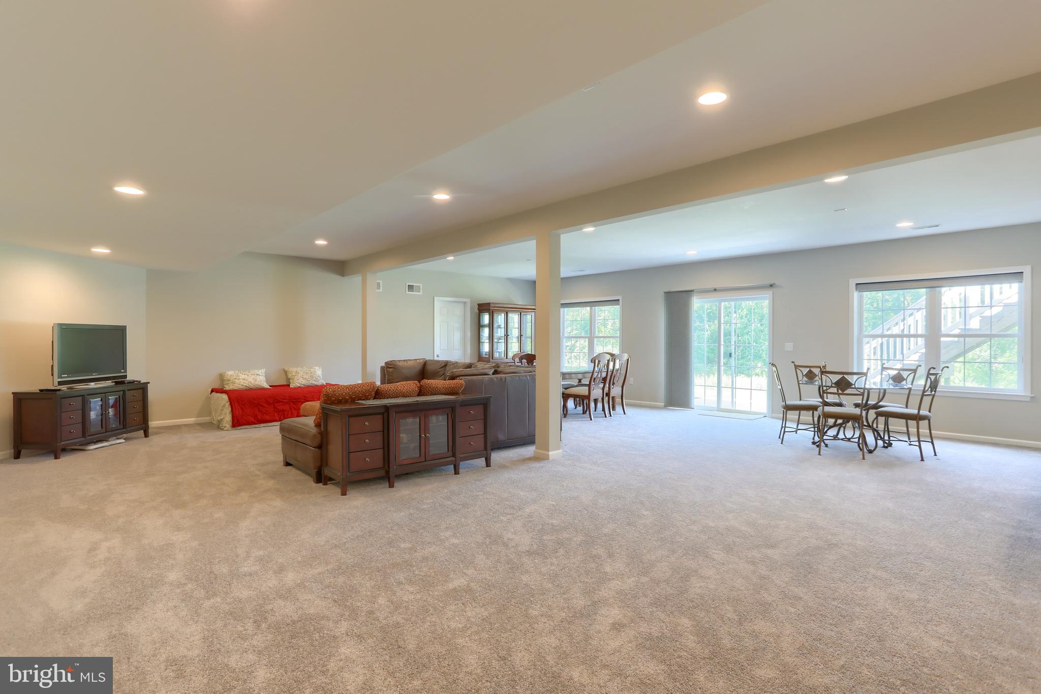 125 Willow Creek Ln