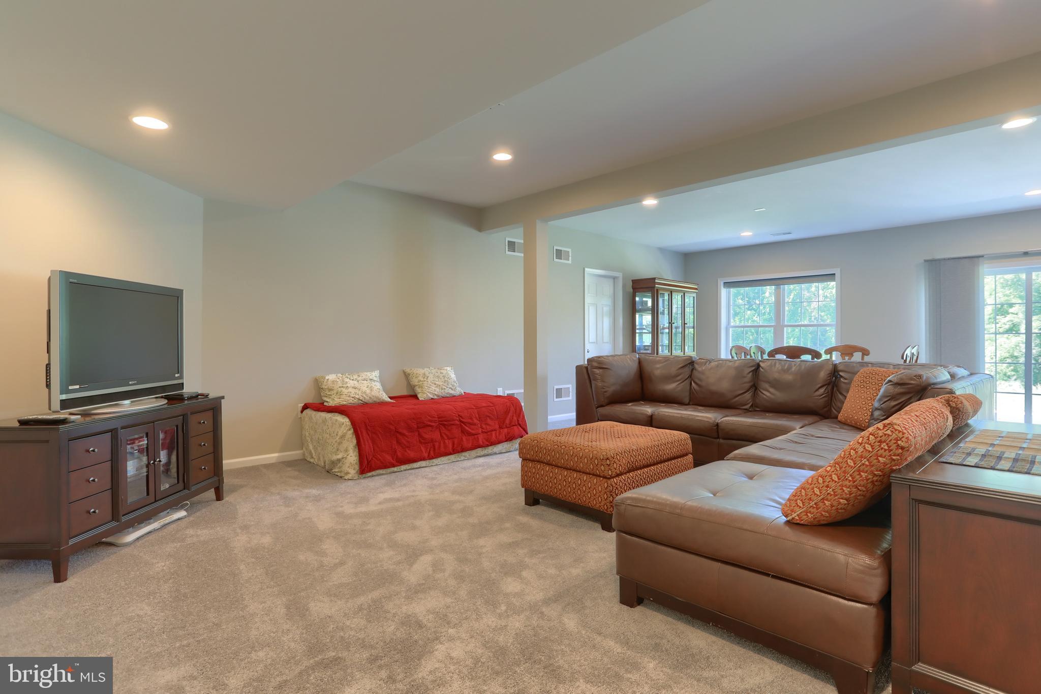 125 Willow Creek Ln