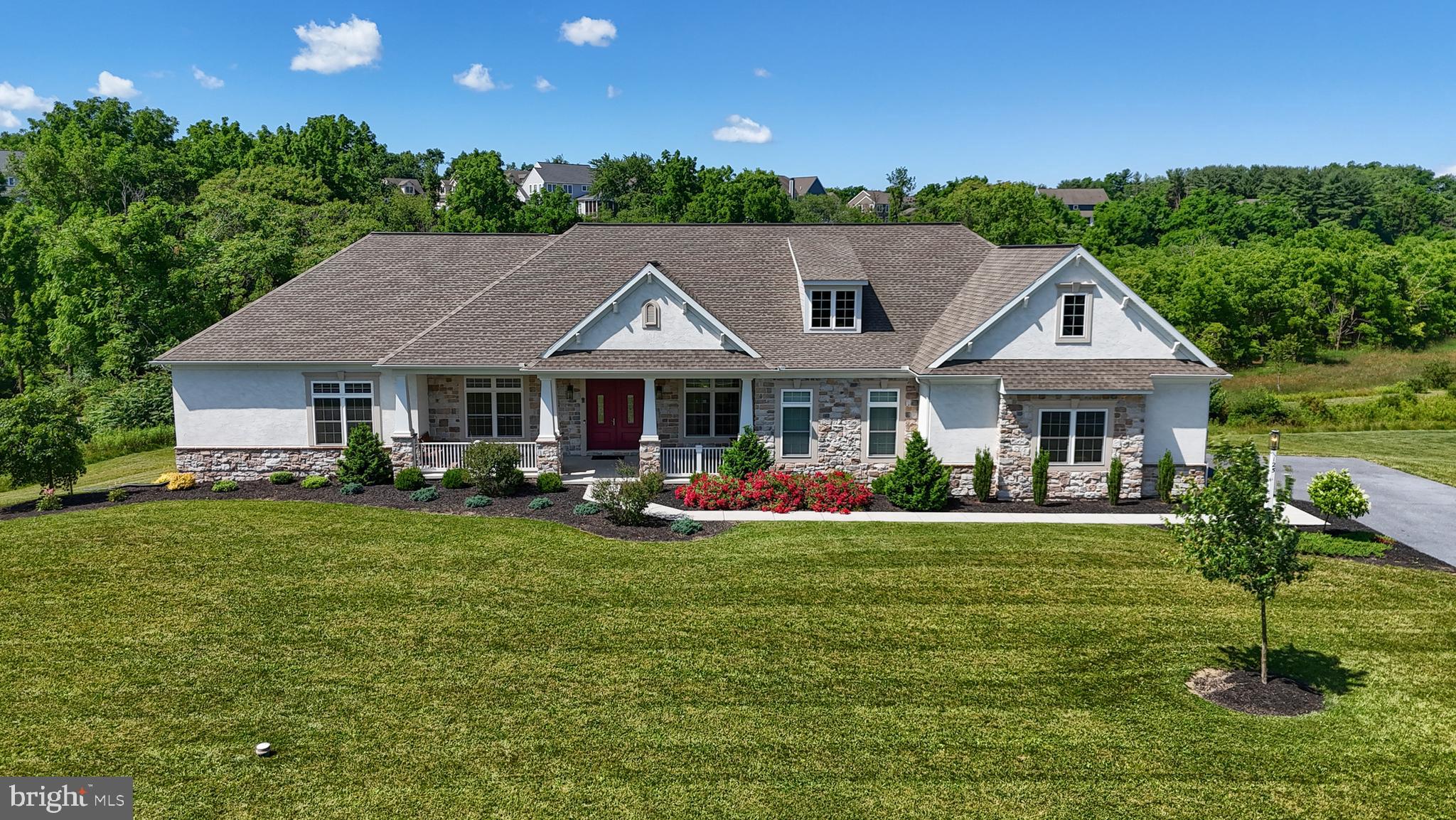 125 Willow Creek Ln