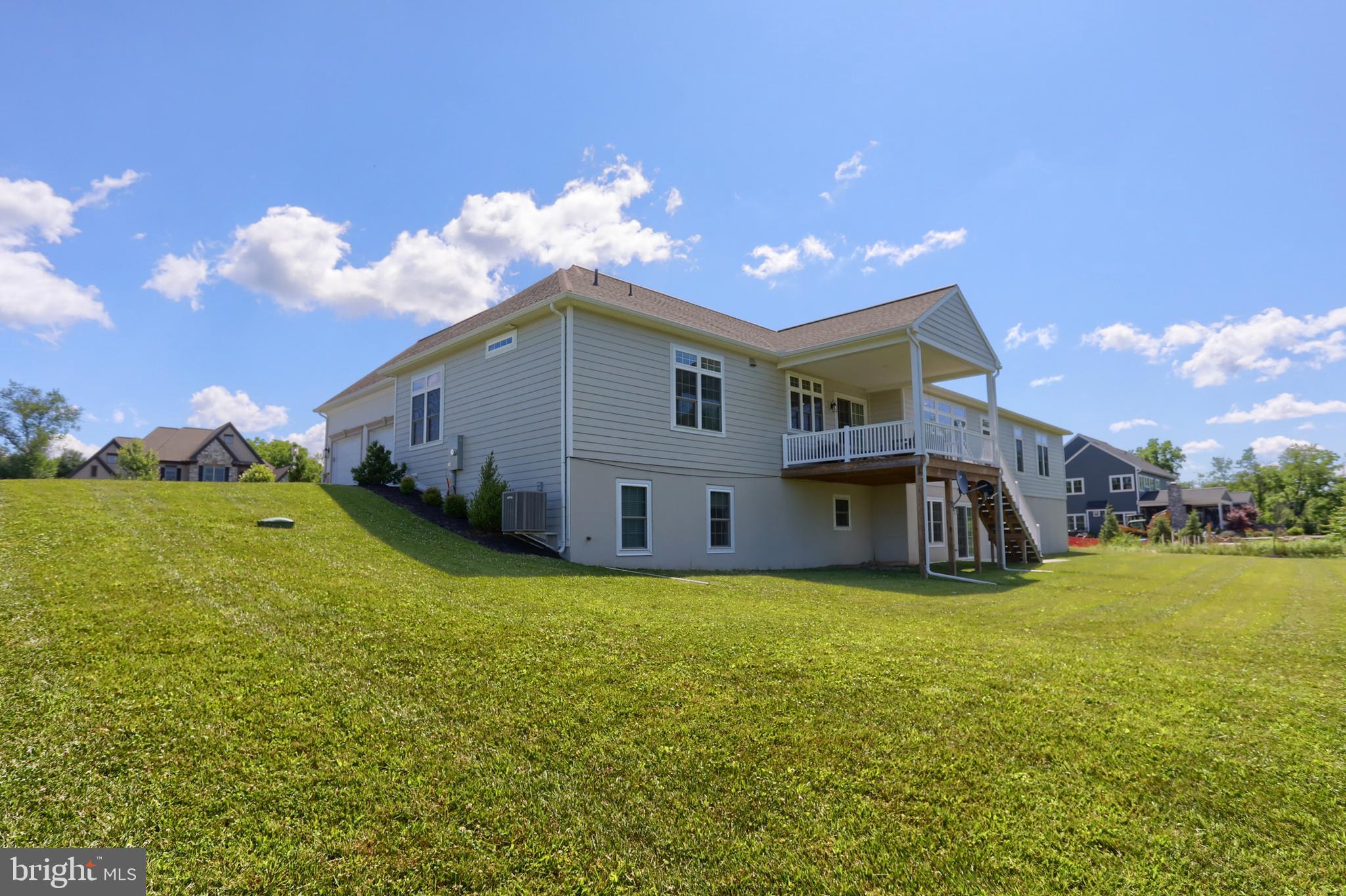 125 Willow Creek Ln