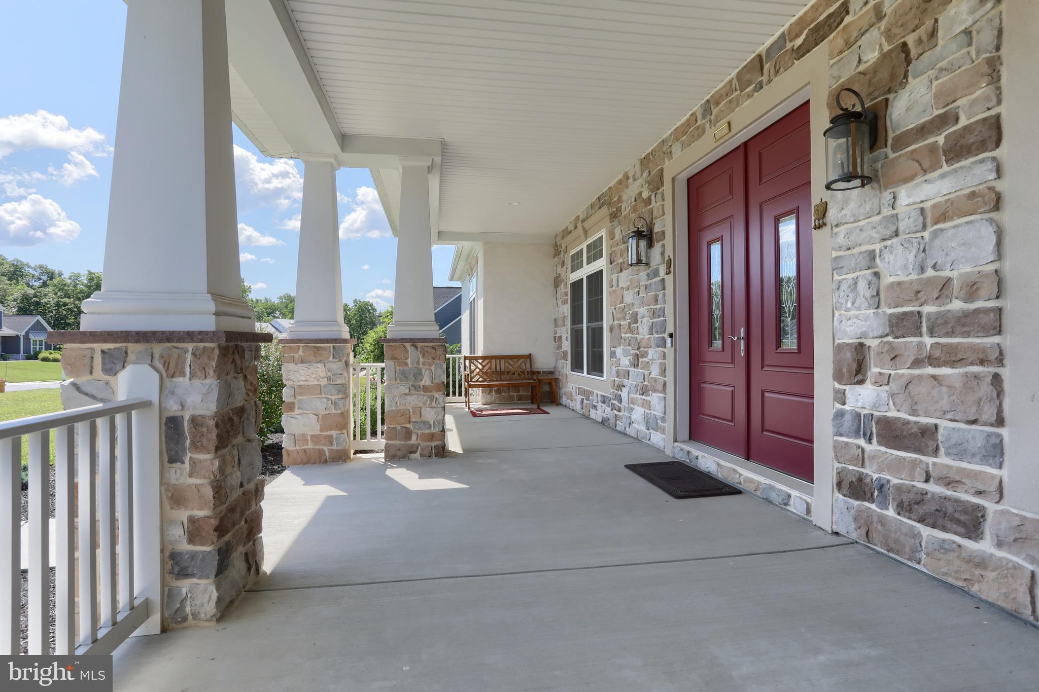 125 Willow Creek Ln
