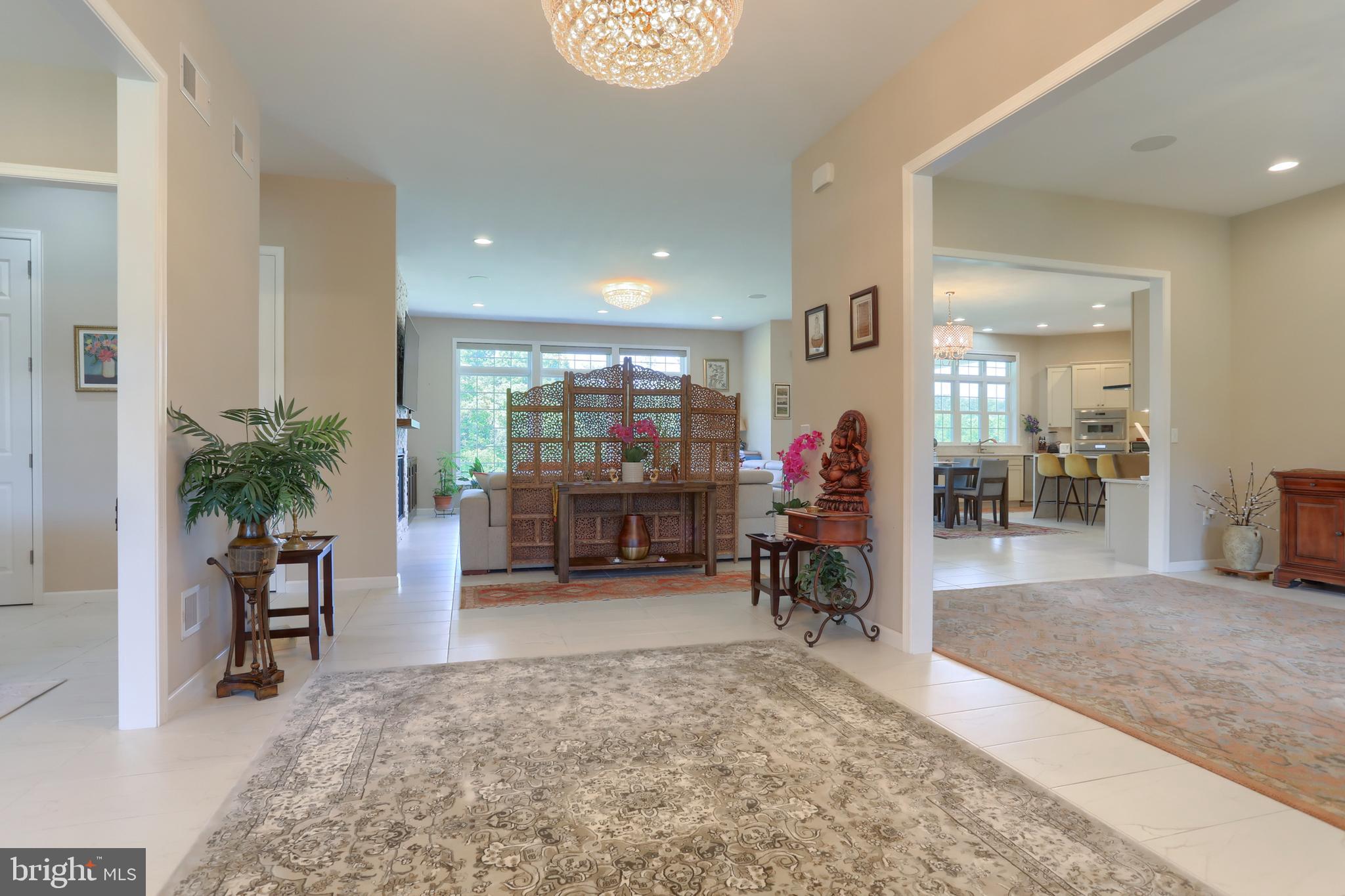 125 Willow Creek Ln