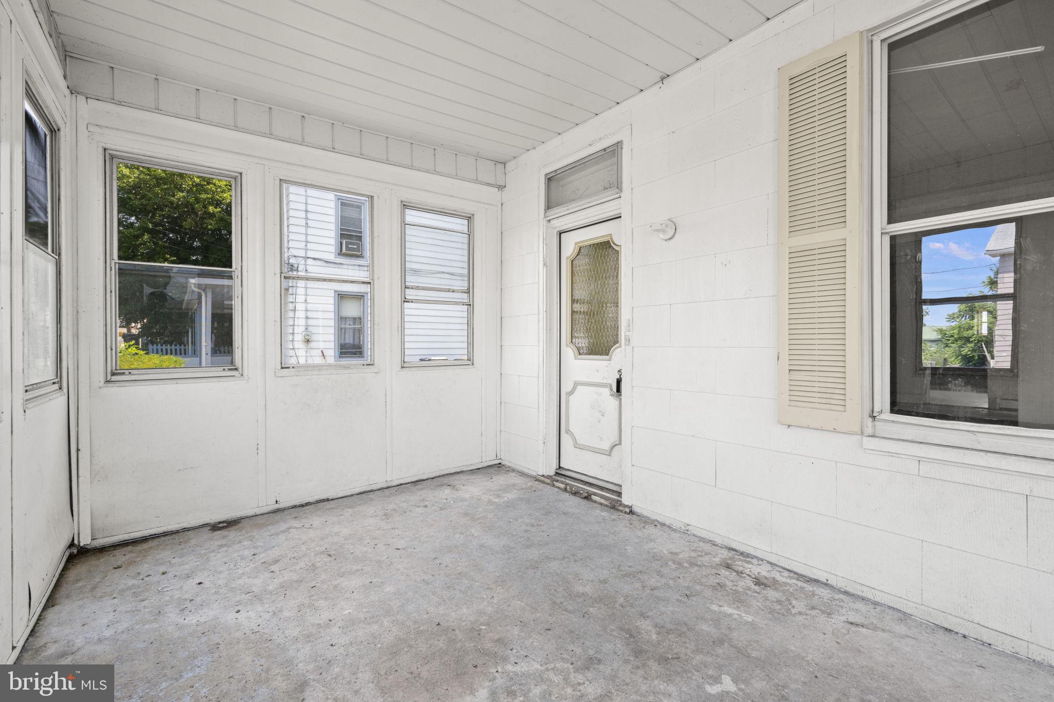 228 Lincoln St