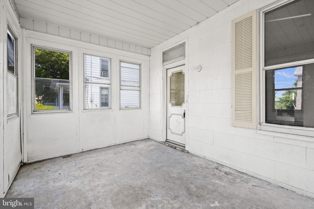 228 Lincoln St