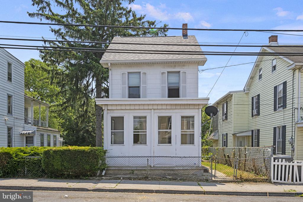 228 Lincoln St