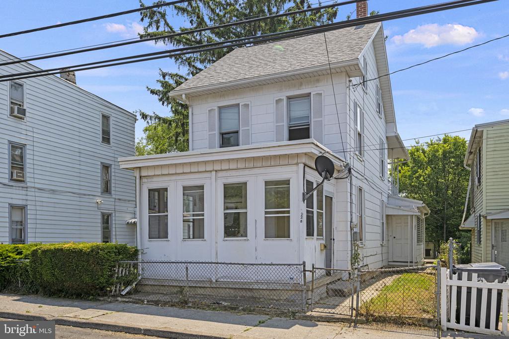 228 Lincoln St