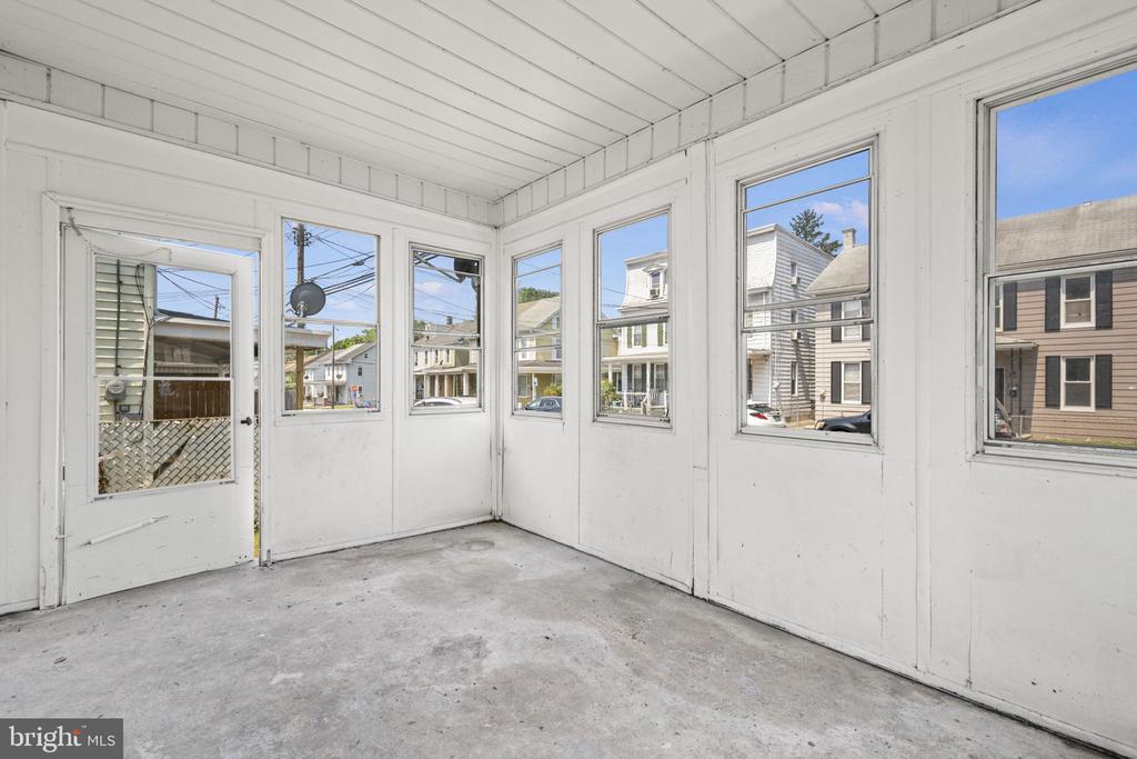 228 Lincoln St