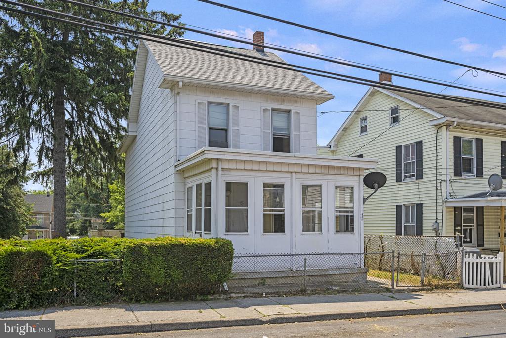 228 Lincoln St
