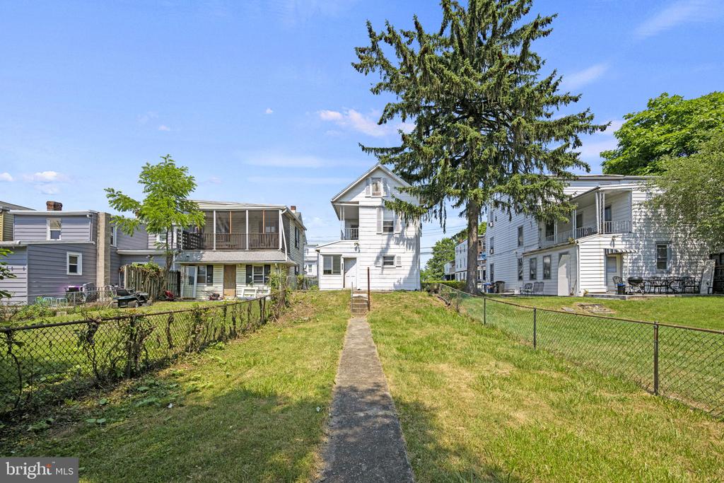 228 Lincoln St
