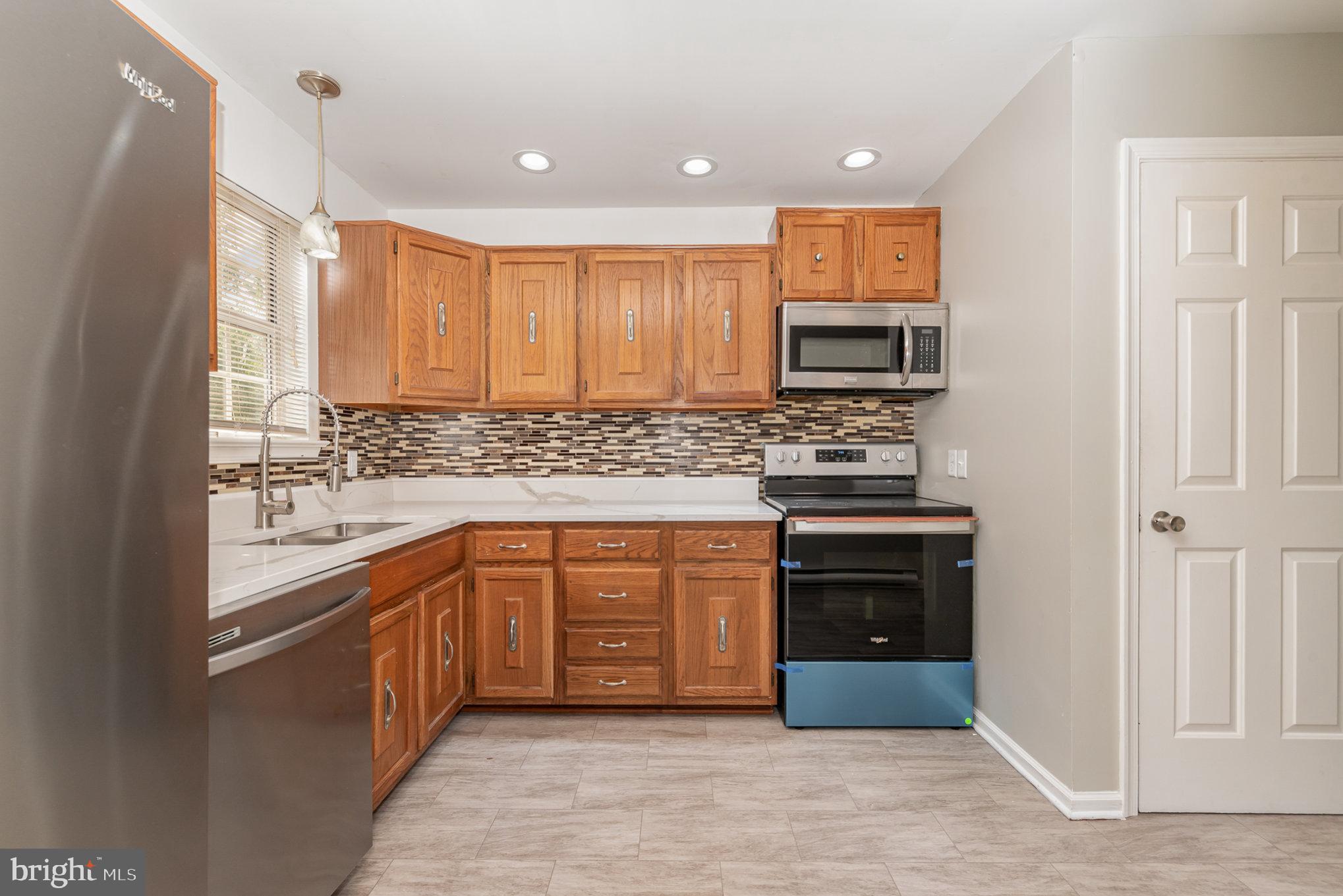 2048 Deer Path Rd
