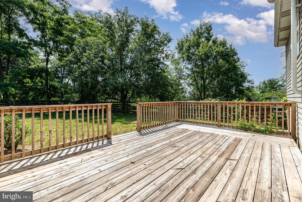 2048 Deer Path Rd