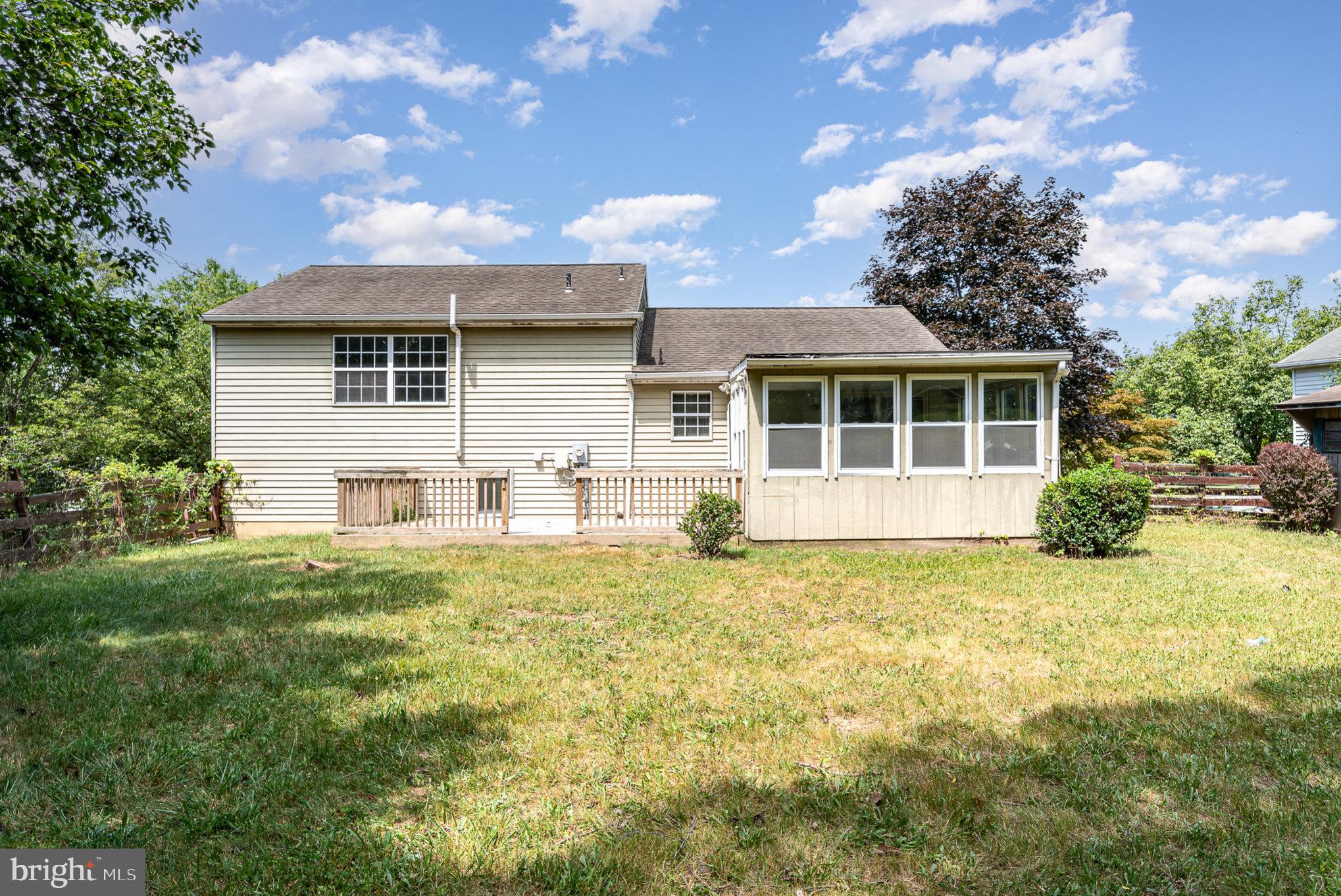 2048 Deer Path Rd