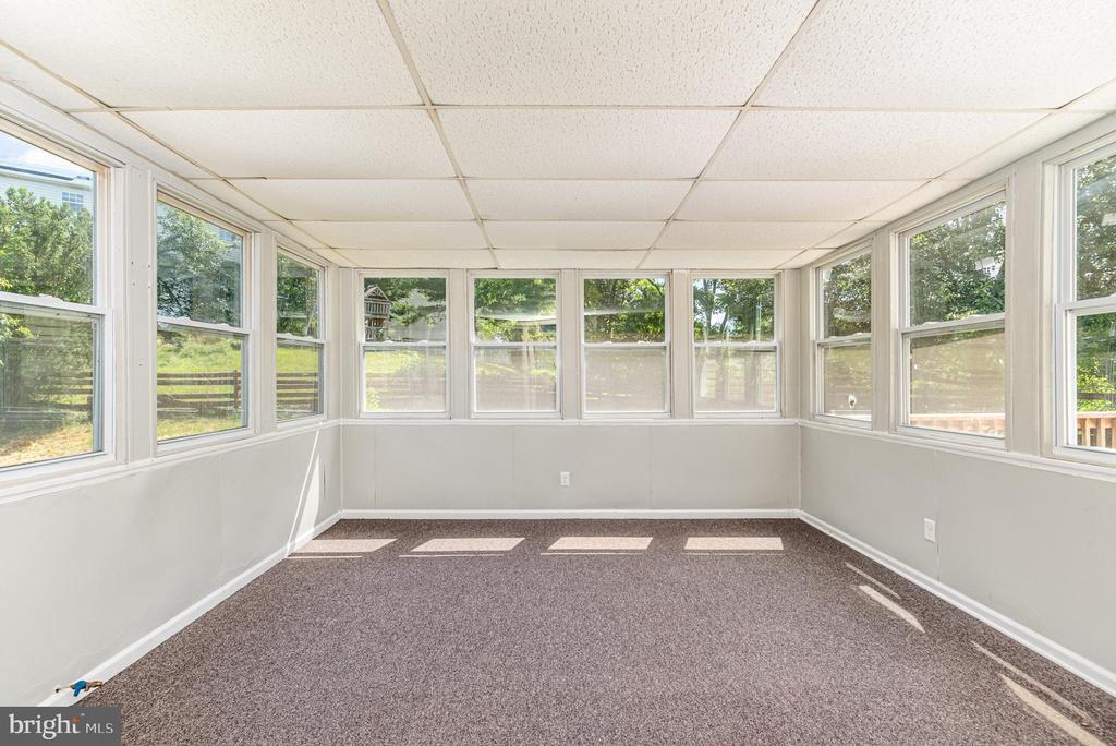 2048 Deer Path Rd