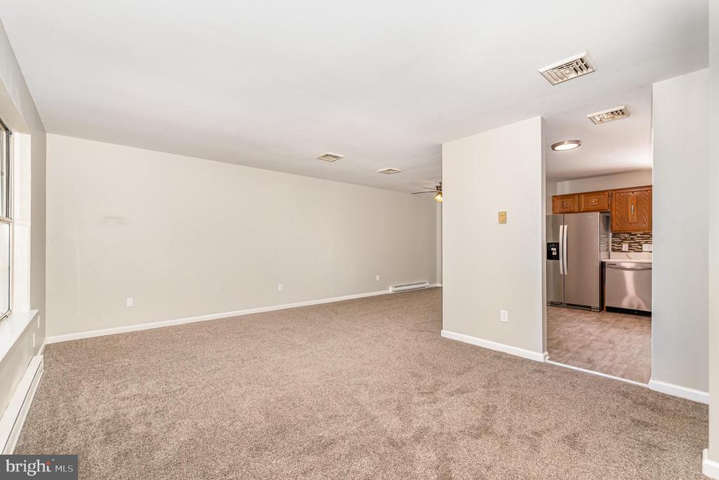 2048 Deer Path Rd