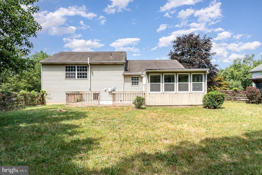 2048 Deer Path Rd