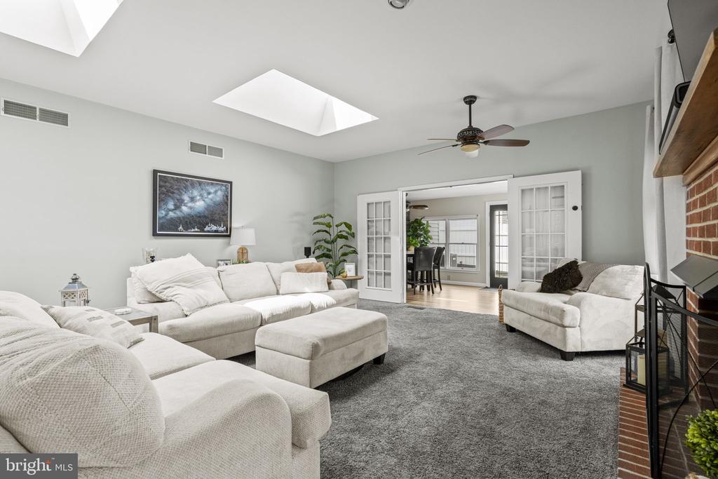 6239 Warren Ave
