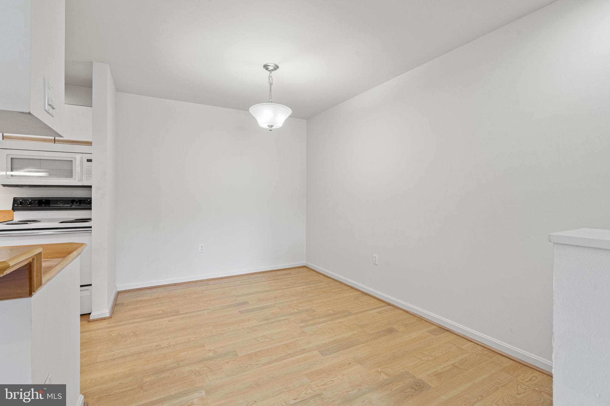 106 Cherrington Dr