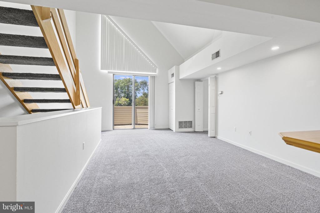106 Cherrington Dr
