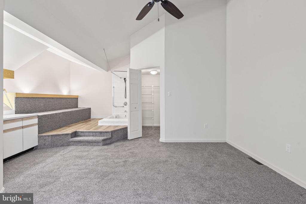 106 Cherrington Dr