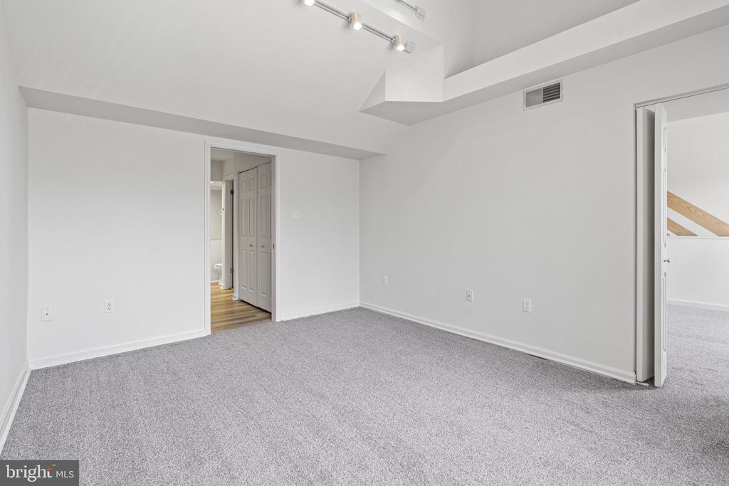 106 Cherrington Dr