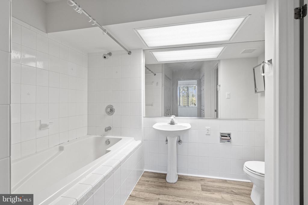 106 Cherrington Dr