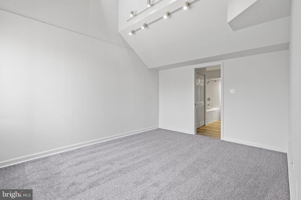 106 Cherrington Dr