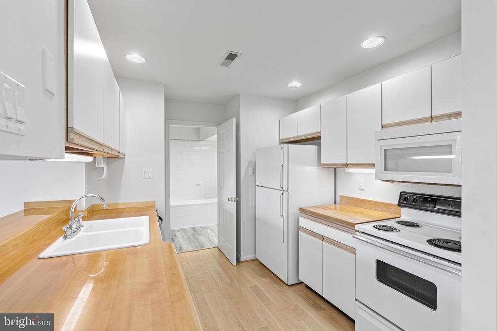 106 Cherrington Dr