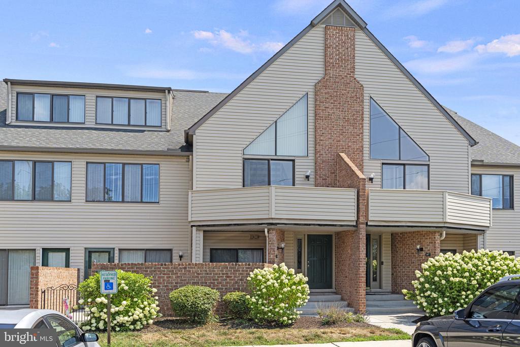 106 Cherrington Dr