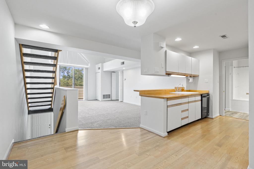 106 Cherrington Dr