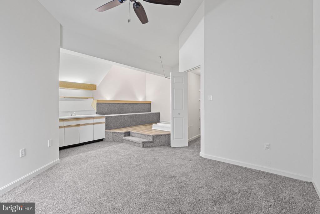 106 Cherrington Dr