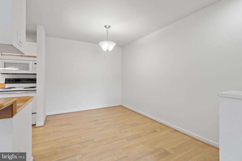 106 Cherrington Dr