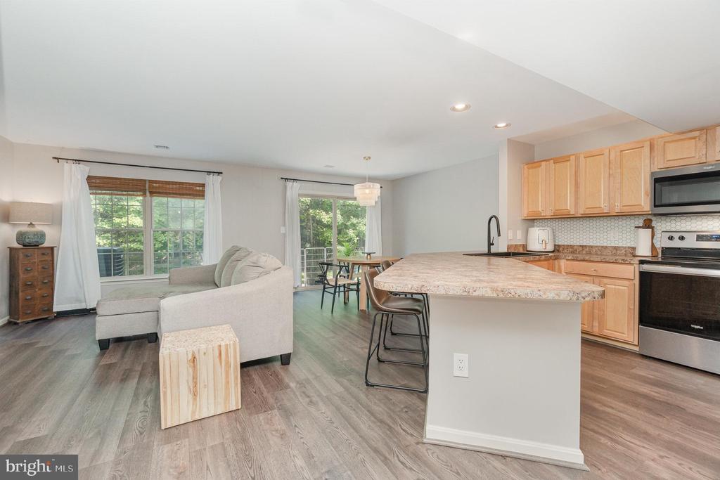 524 Woodthrush Ct