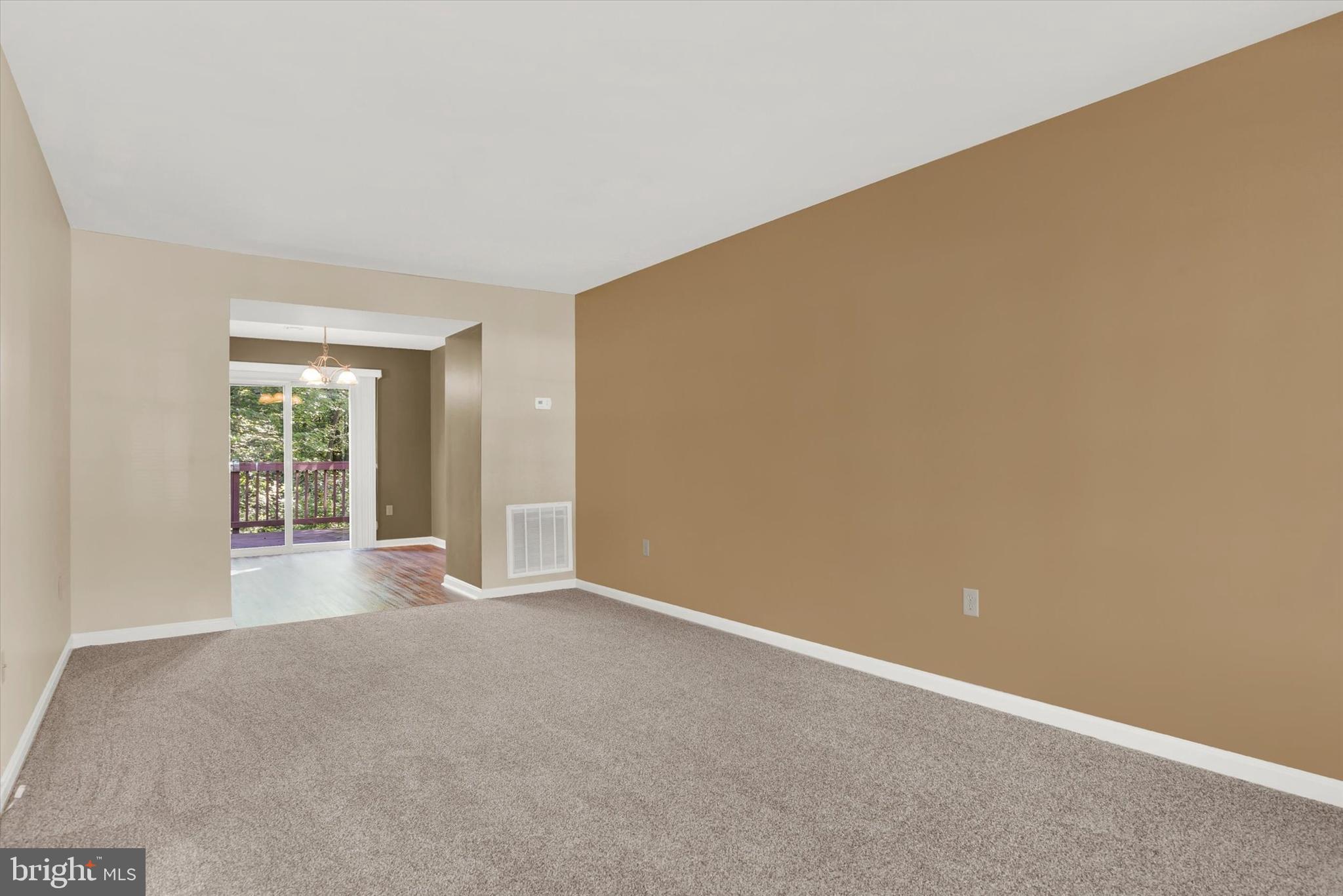 520 Woodthrush Ct