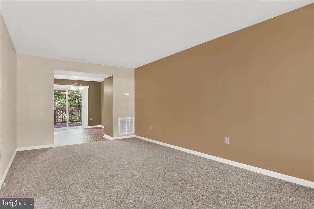 520 Woodthrush Ct