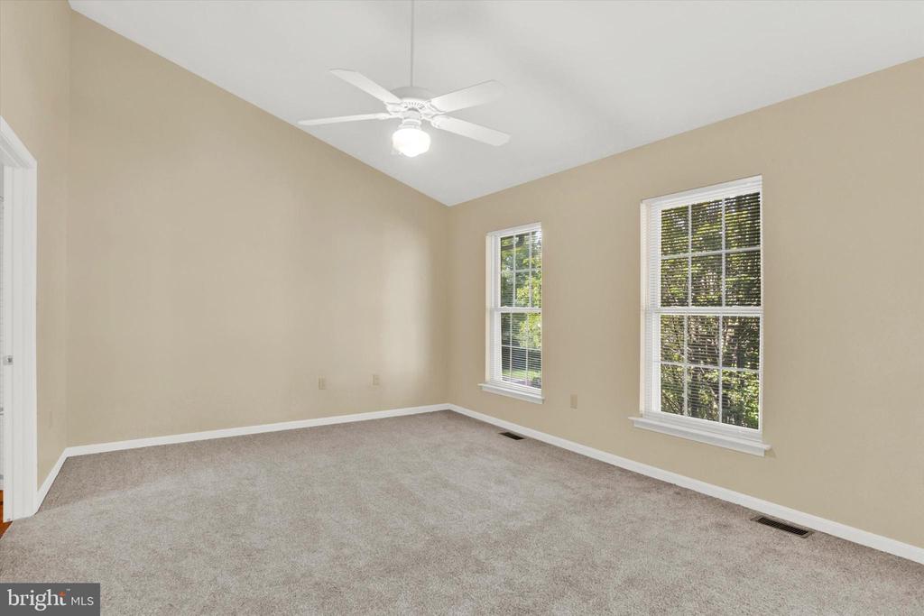 520 Woodthrush Ct