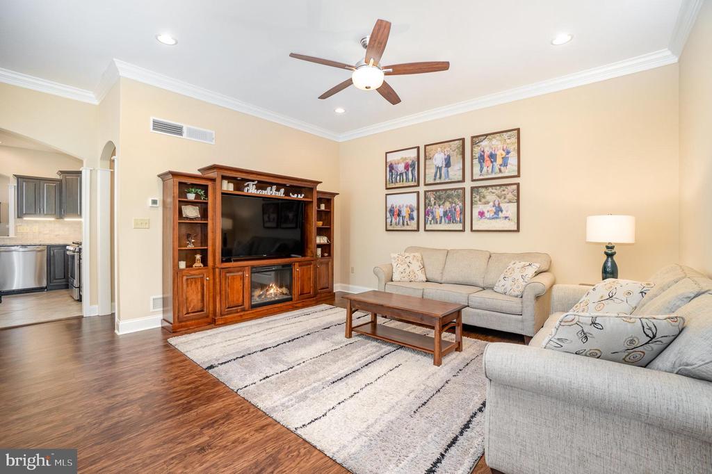 6942 Brei Cir