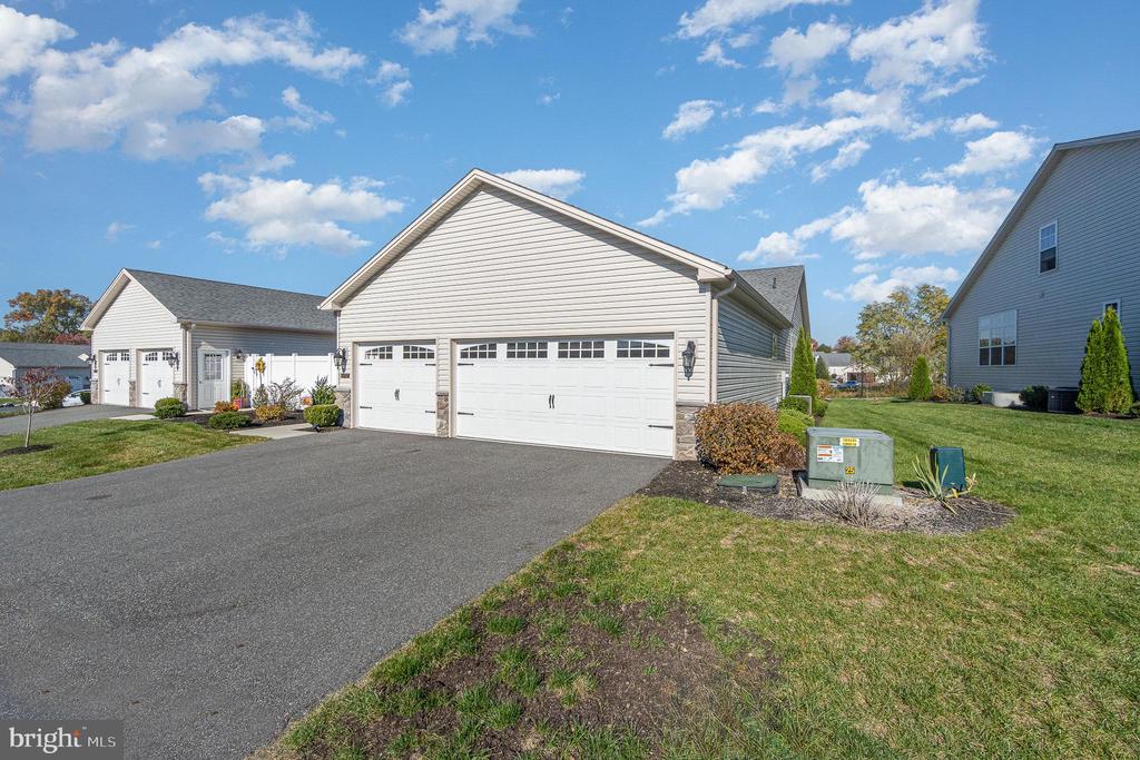6942 Brei Cir