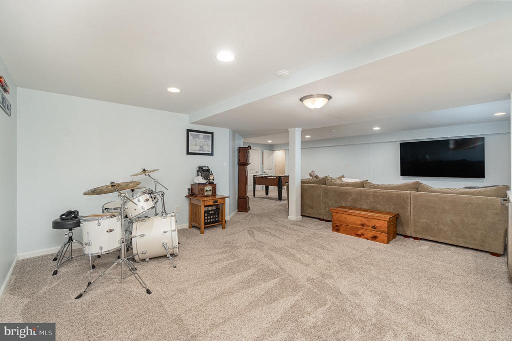 6942 Brei Cir