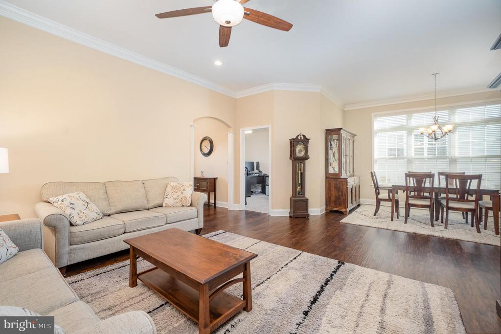 6942 Brei Cir