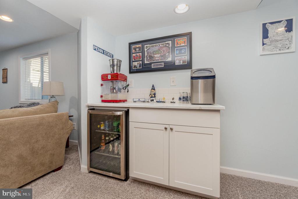 6942 Brei Cir