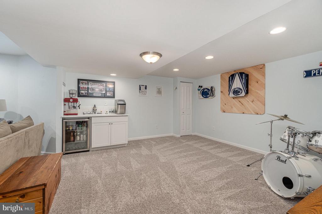 6942 Brei Cir
