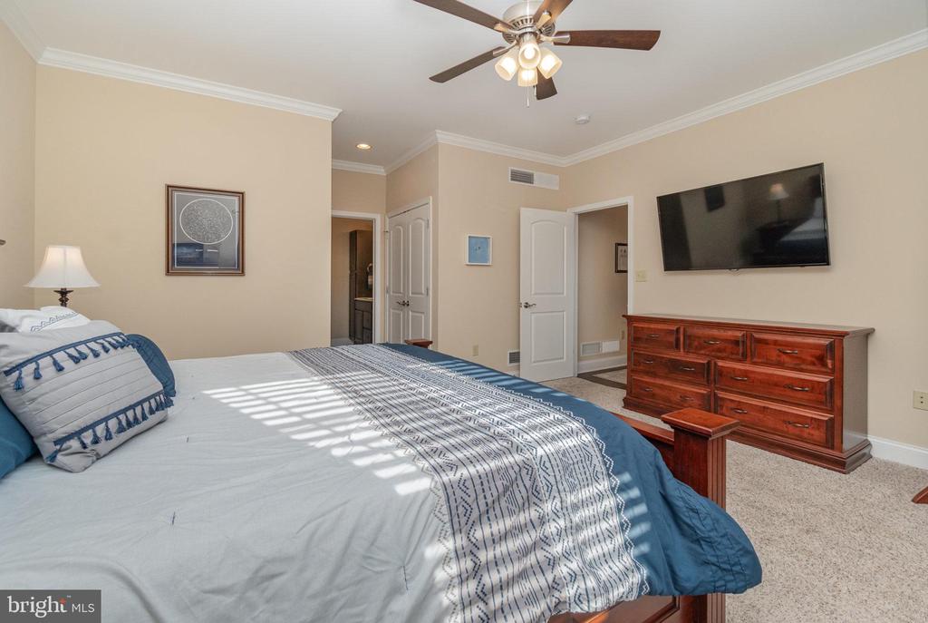6942 Brei Cir