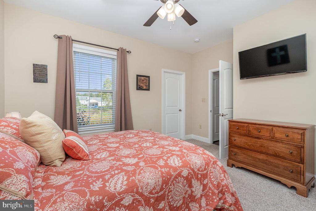 6942 Brei Cir