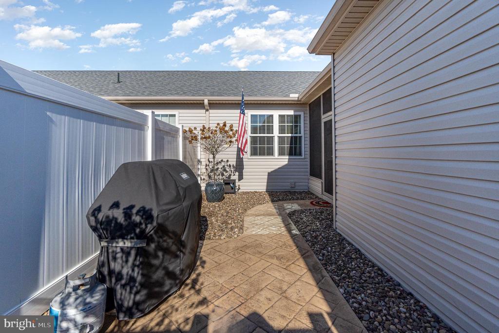 6942 Brei Cir